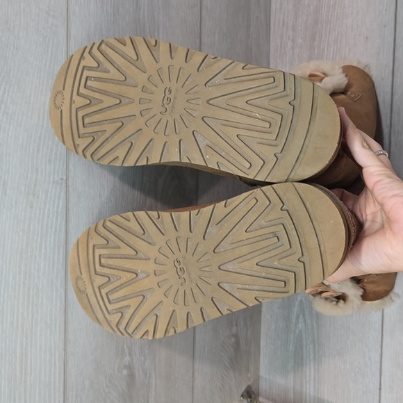 Ugg Australia Women 1962Y Tall Button 3 Leather Sheepskin Boots shoes sz 6 - Picture 14 of 15